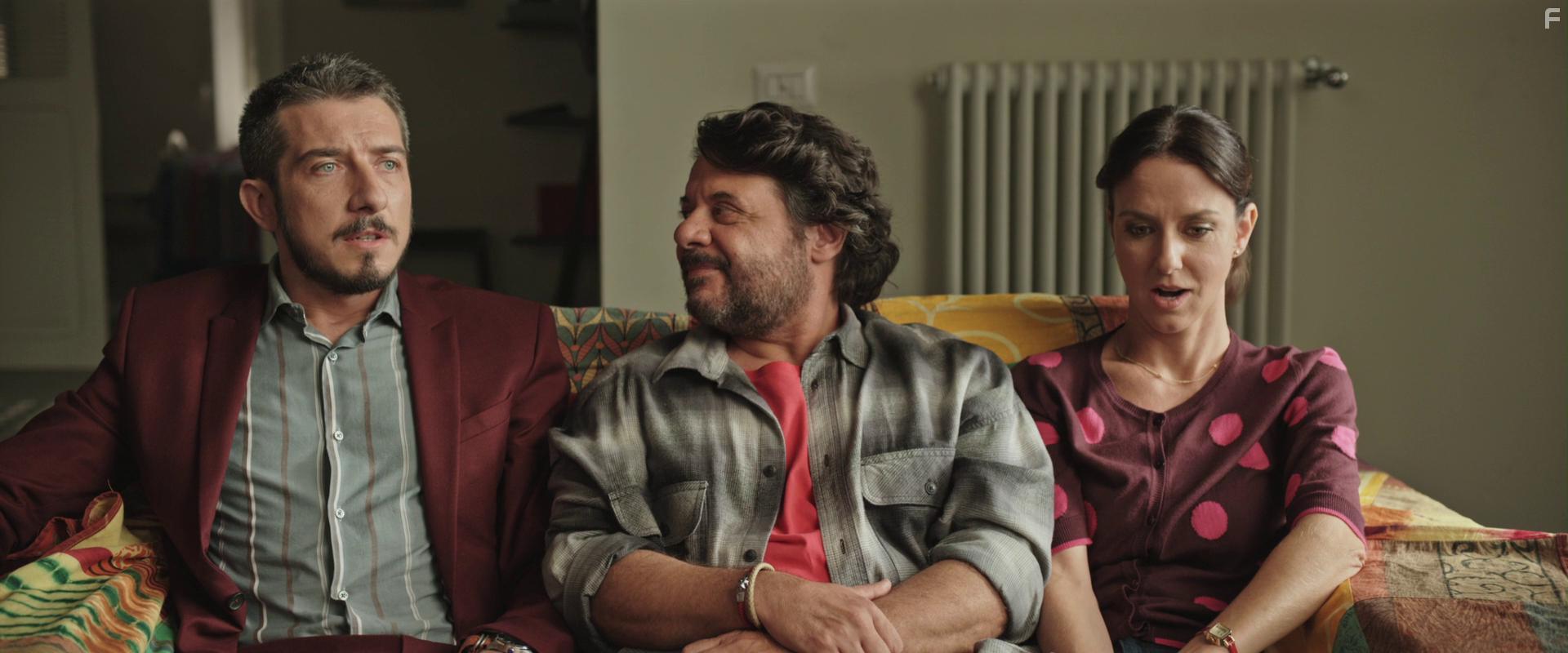 Caterina Guzzanti, Paolo Ruffini, and Pasquale Petrolo in Modalit aereo (2019)