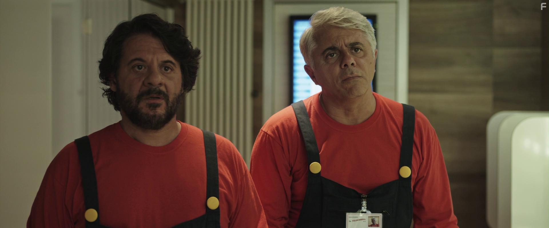 Dino Abbrescia and Pasquale Petrolo in Modalit aereo (2019)