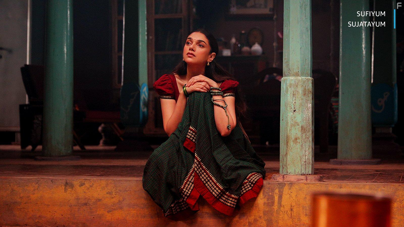 Aditi Rao Hydari in Sufiyum Sujatayum (2020)