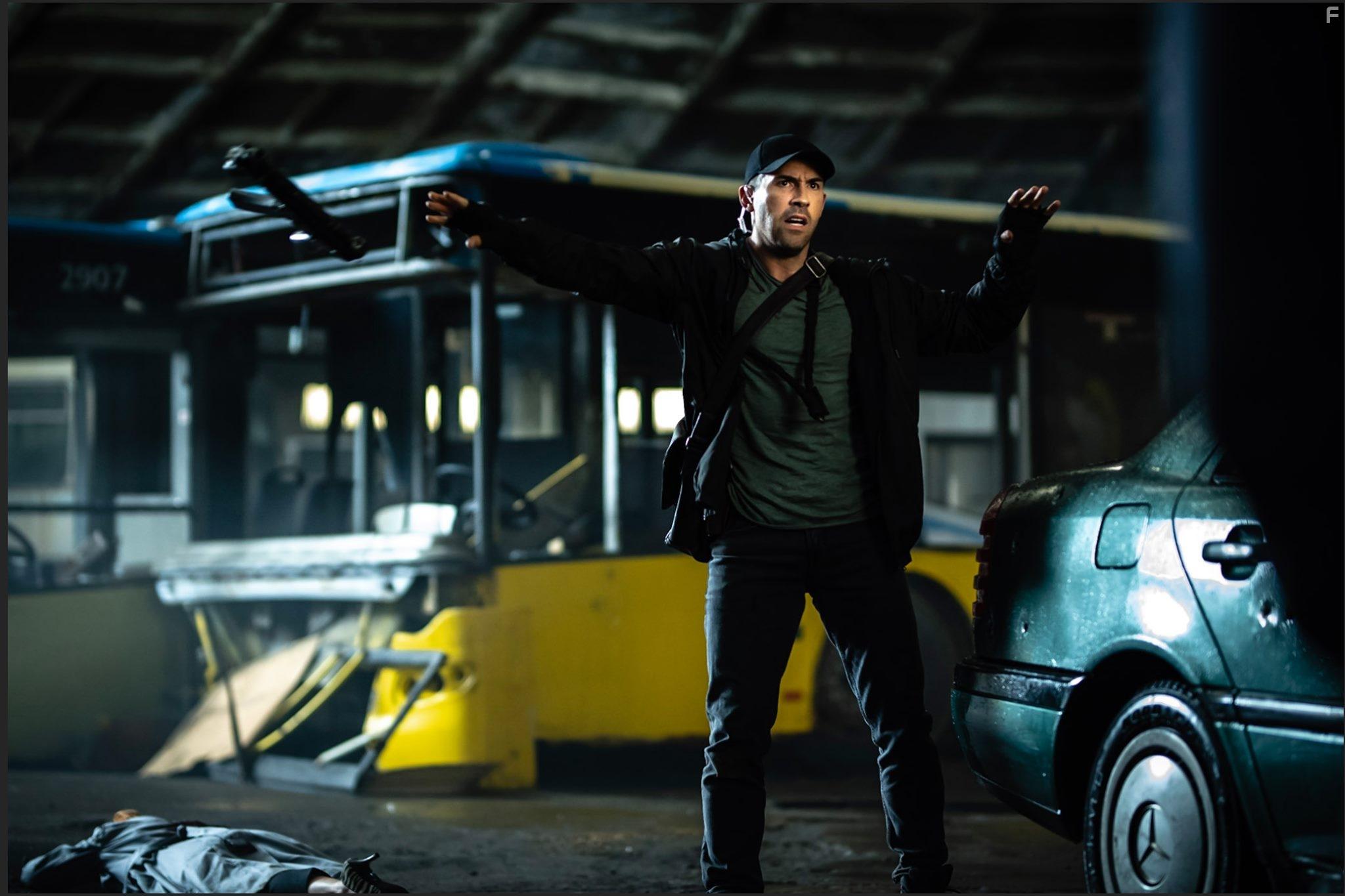 Scott Adkins in Legacy of Lies (2020)