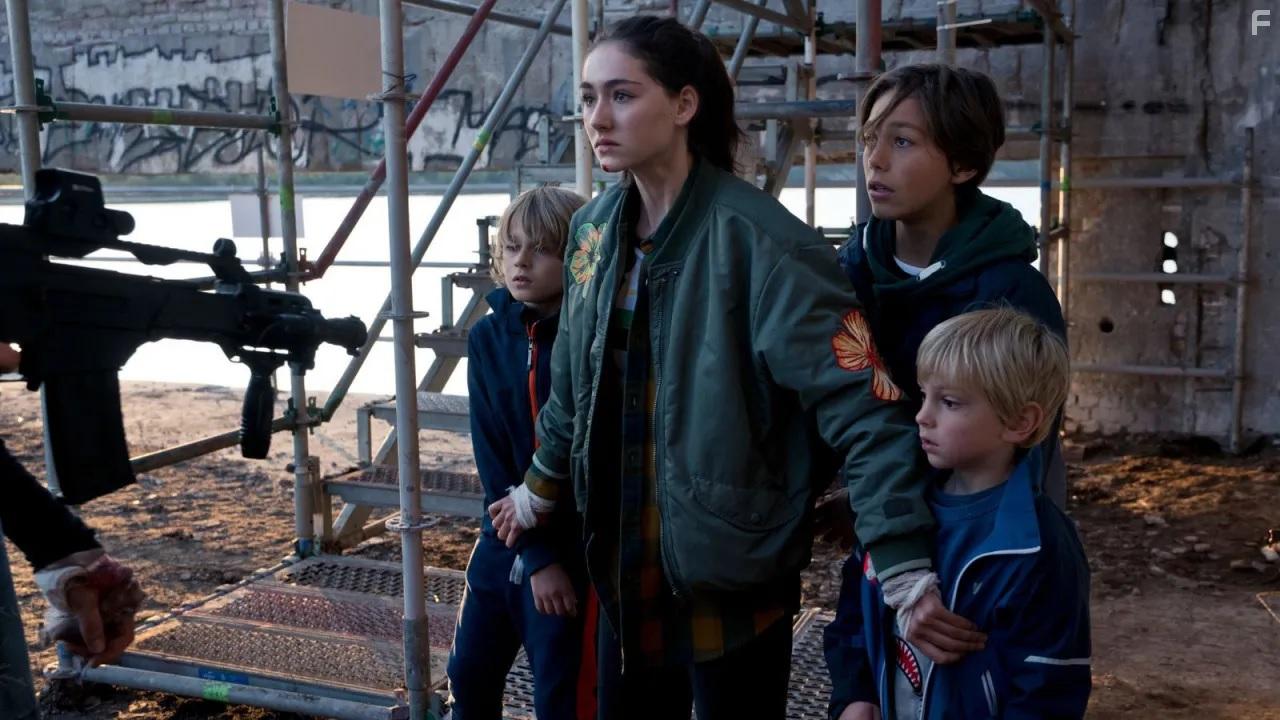 Maximilian Brauer, Phileas Heyblom, Emily Kusche, and Ron Antony Renzenbrink in Slborn (2020)