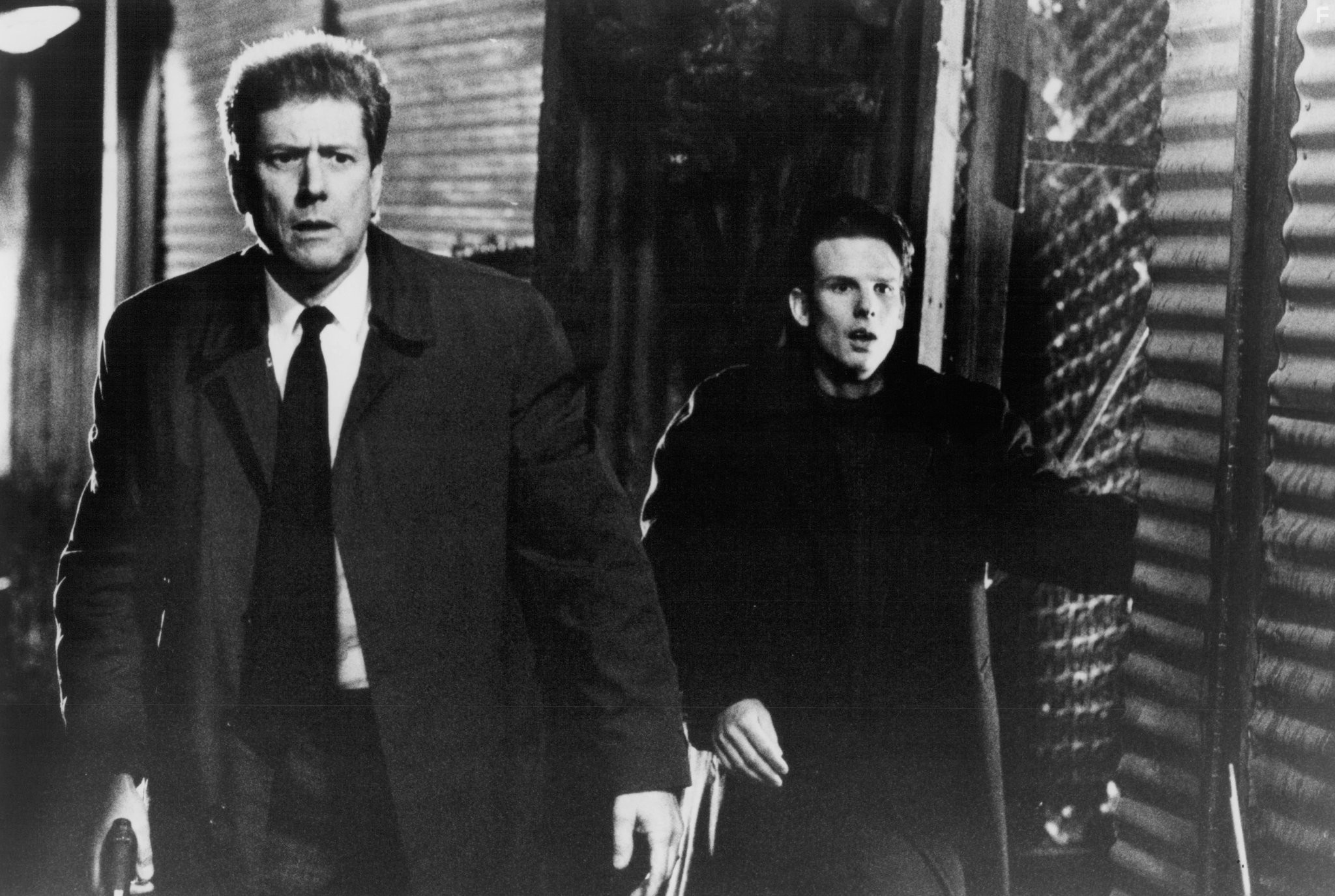 Peter Berg and Michael Murphy in Электрошок (1989)