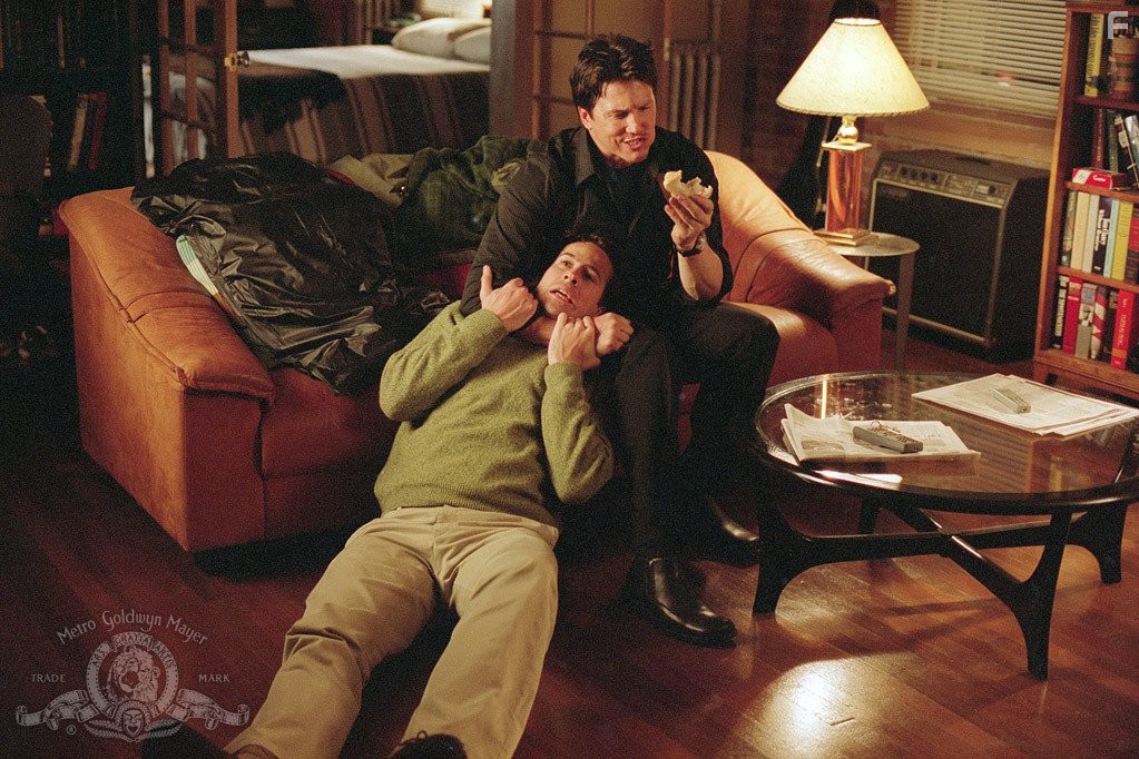 Jason Lee and Lochlyn Munro in Мальчишник (2003)