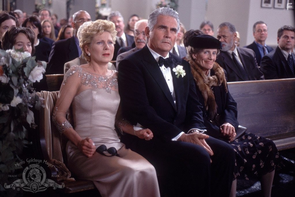 James Brolin, Jackie Burroughs, and Diana Scarwid in Мальчишник (2003)