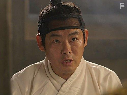 Dong-il Sung in Jang Ok-jung, Sarang-e Salda (2013)