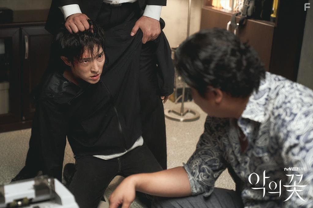 Joon-Gi Lee in The Flower of Evil (2020)