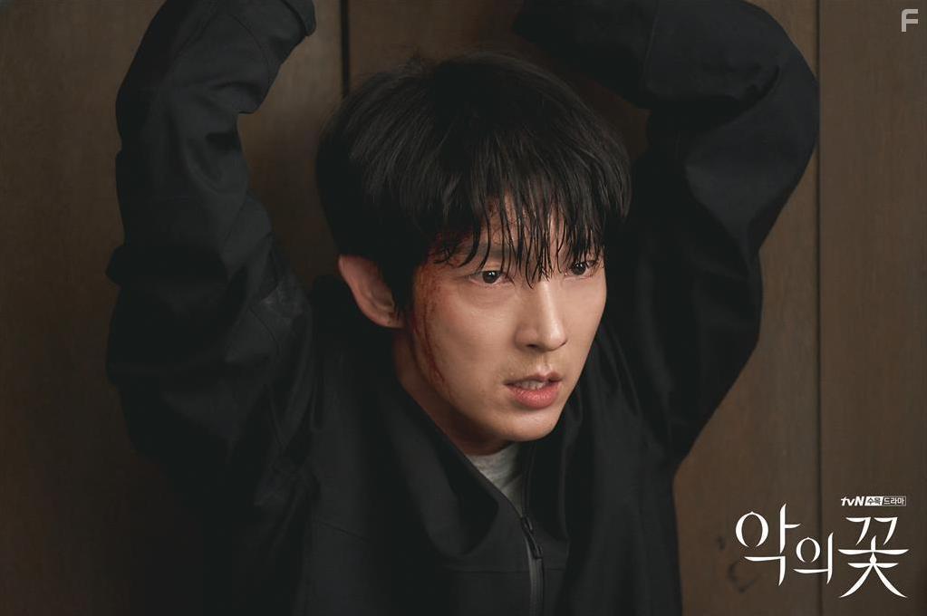 Joon-Gi Lee in The Flower of Evil (2020)