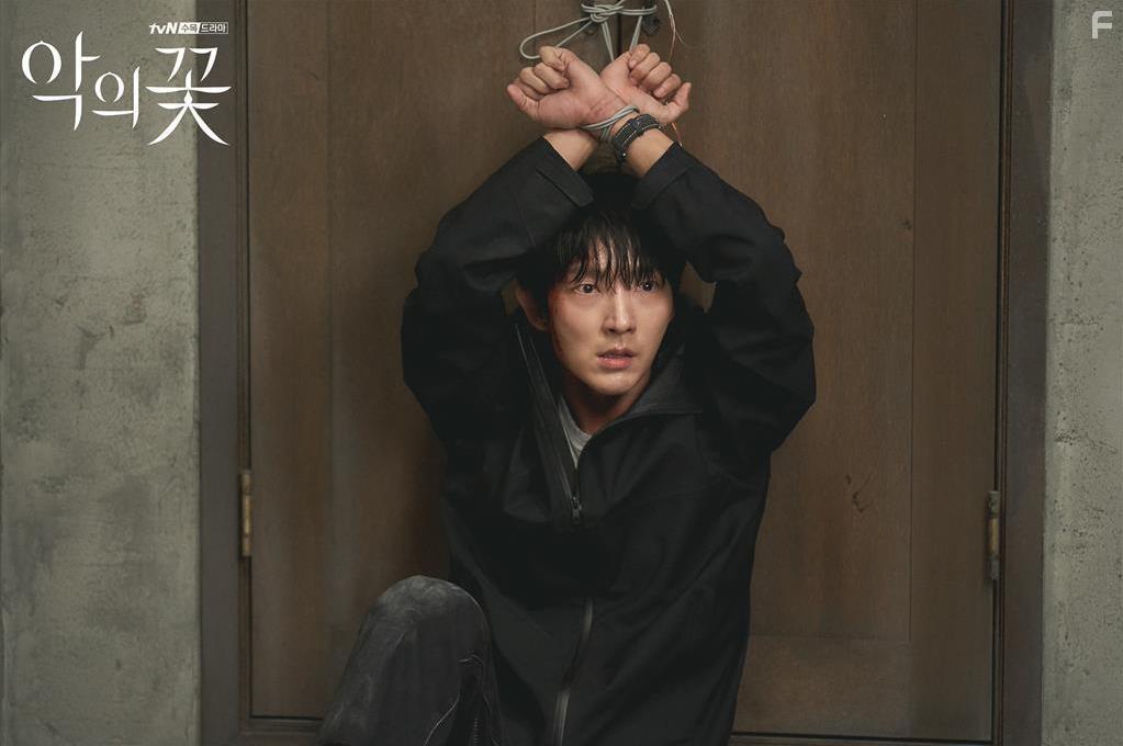 Joon-Gi Lee in The Flower of Evil (2020)