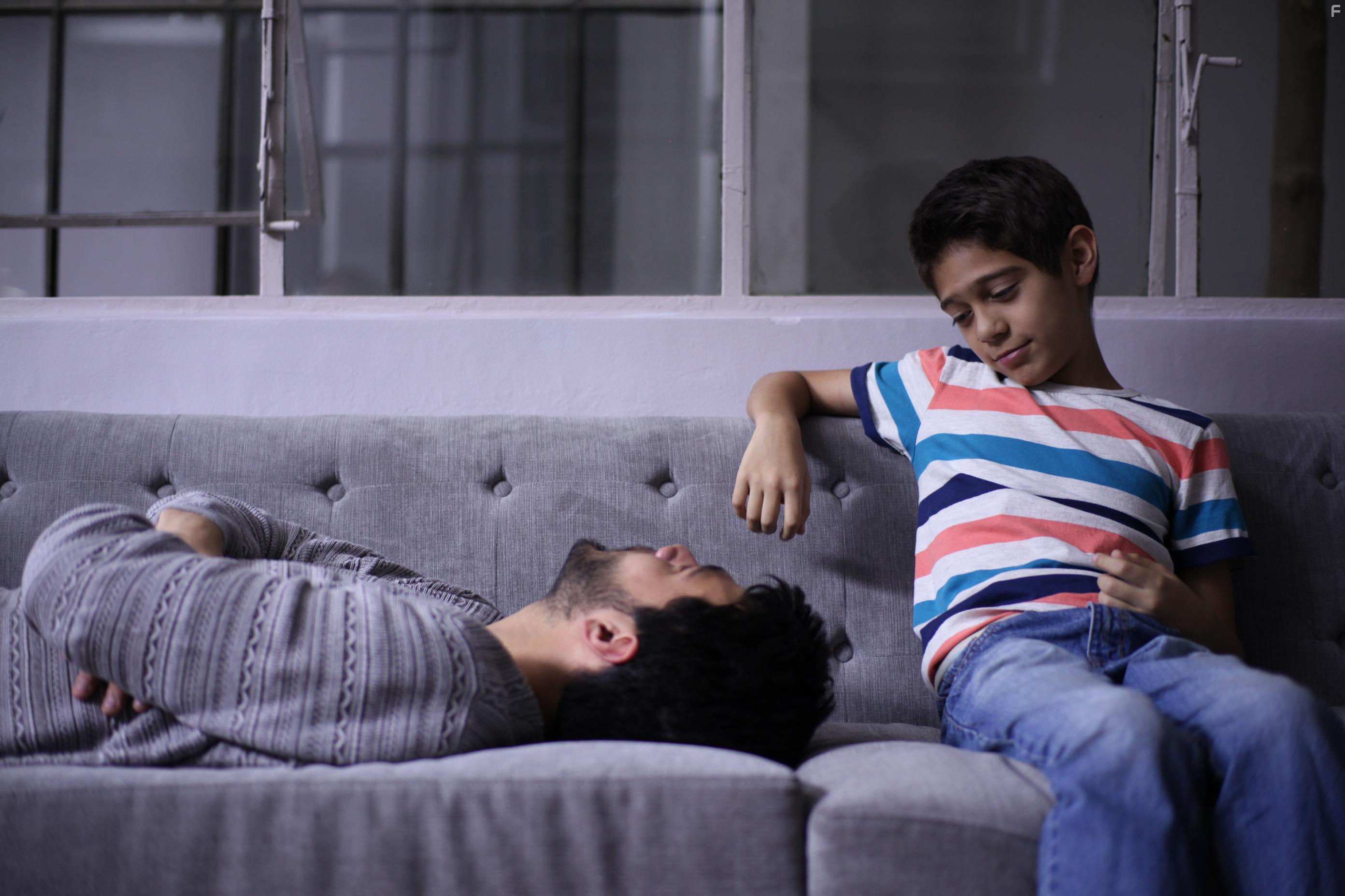 Diego Calva and Luis Amaya in Aydame a pasar la noche (2017)