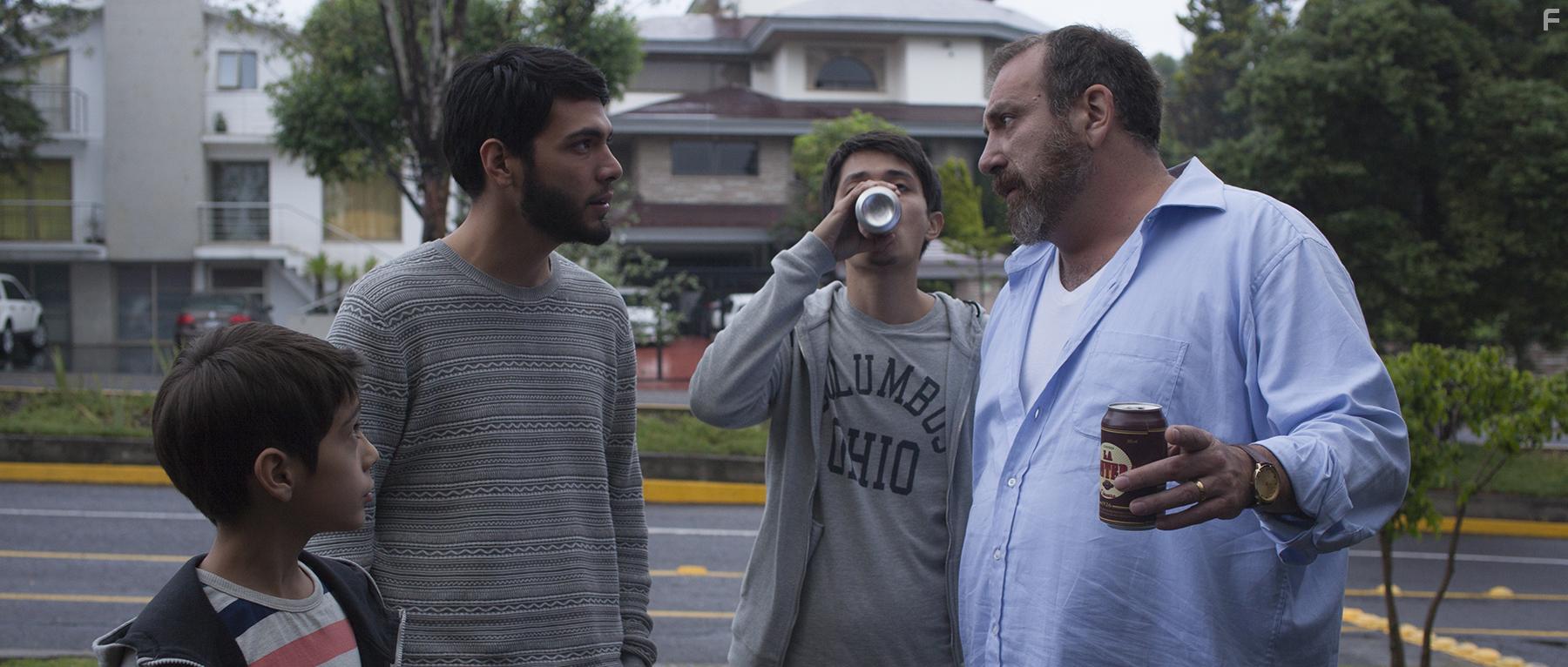 Hernn Mendoza, Diego Calva, Armando Espitia, and Luis Amaya in Aydame a pasar la noche (2017)