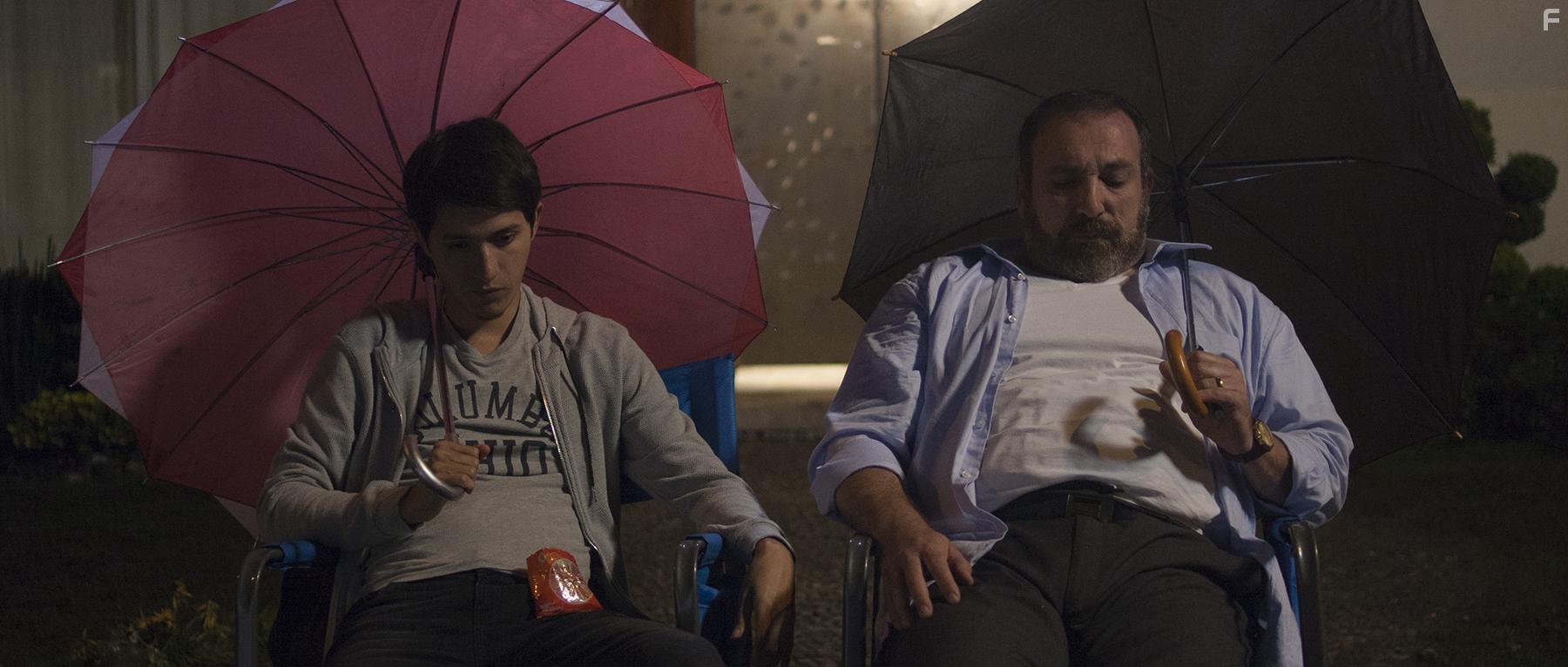 Hernn Mendoza and Armando Espitia in Aydame a pasar la noche (2017)