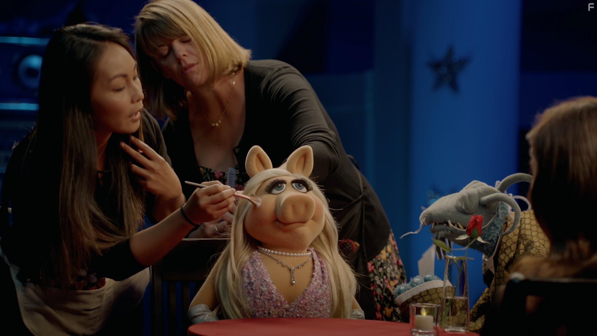 Matt Vogel, Eric Jacobson, and Aubrey Plaza in Muppets Now (2020)