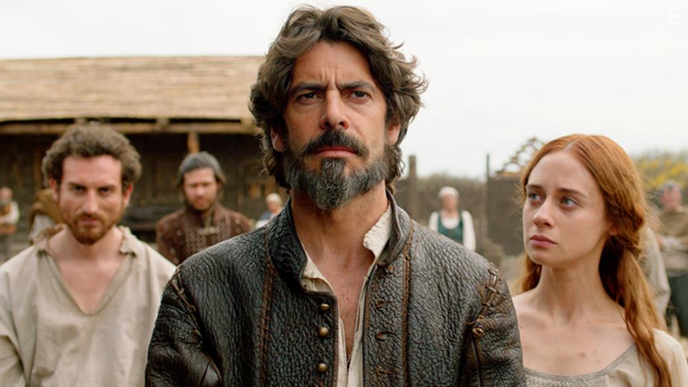 Eduardo Noriega and Elena Rivera in Ins del alma ma (2020)