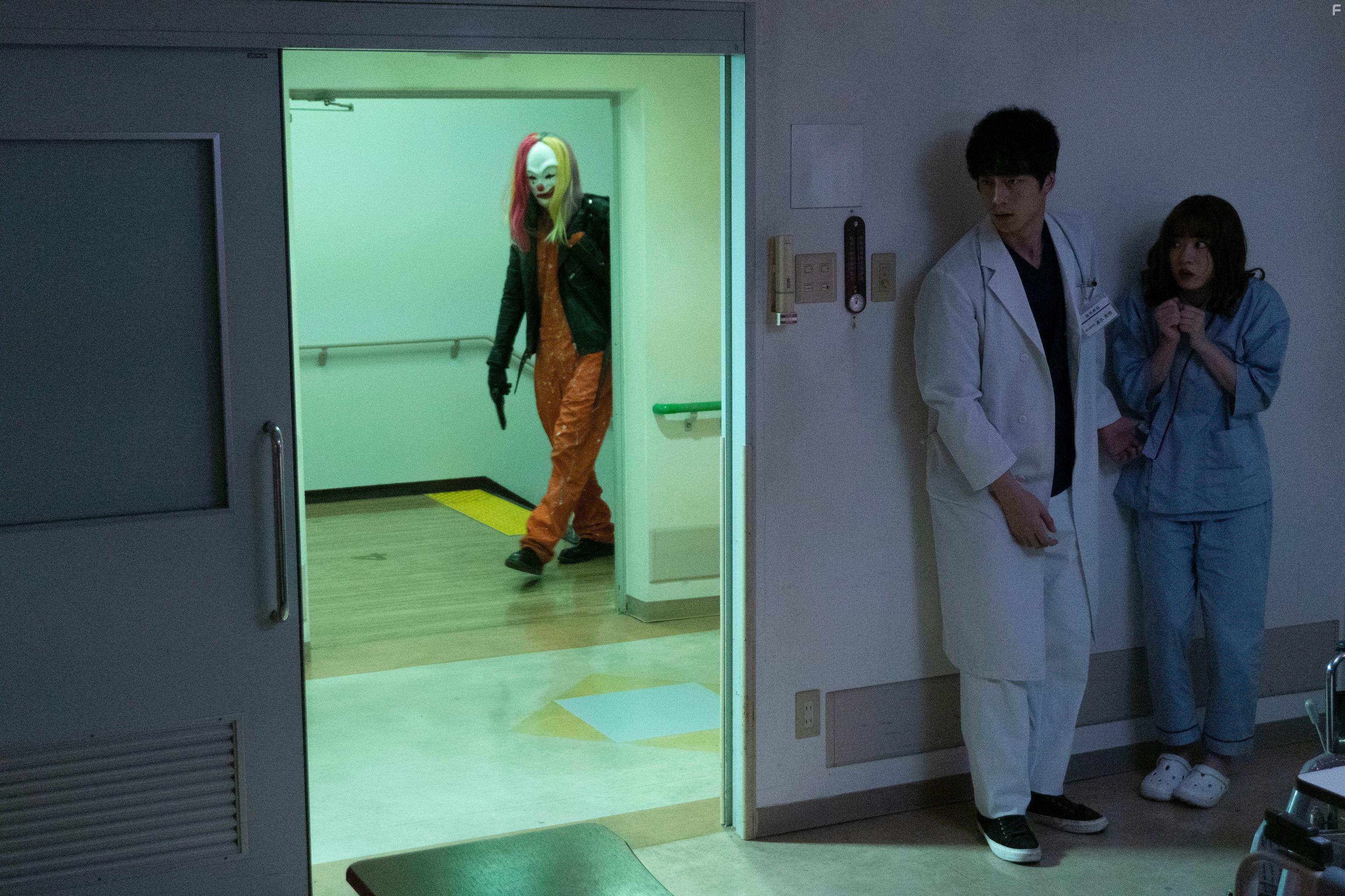 Mei Nagano and Kentar Sakaguchi in Kamen byt (2020)