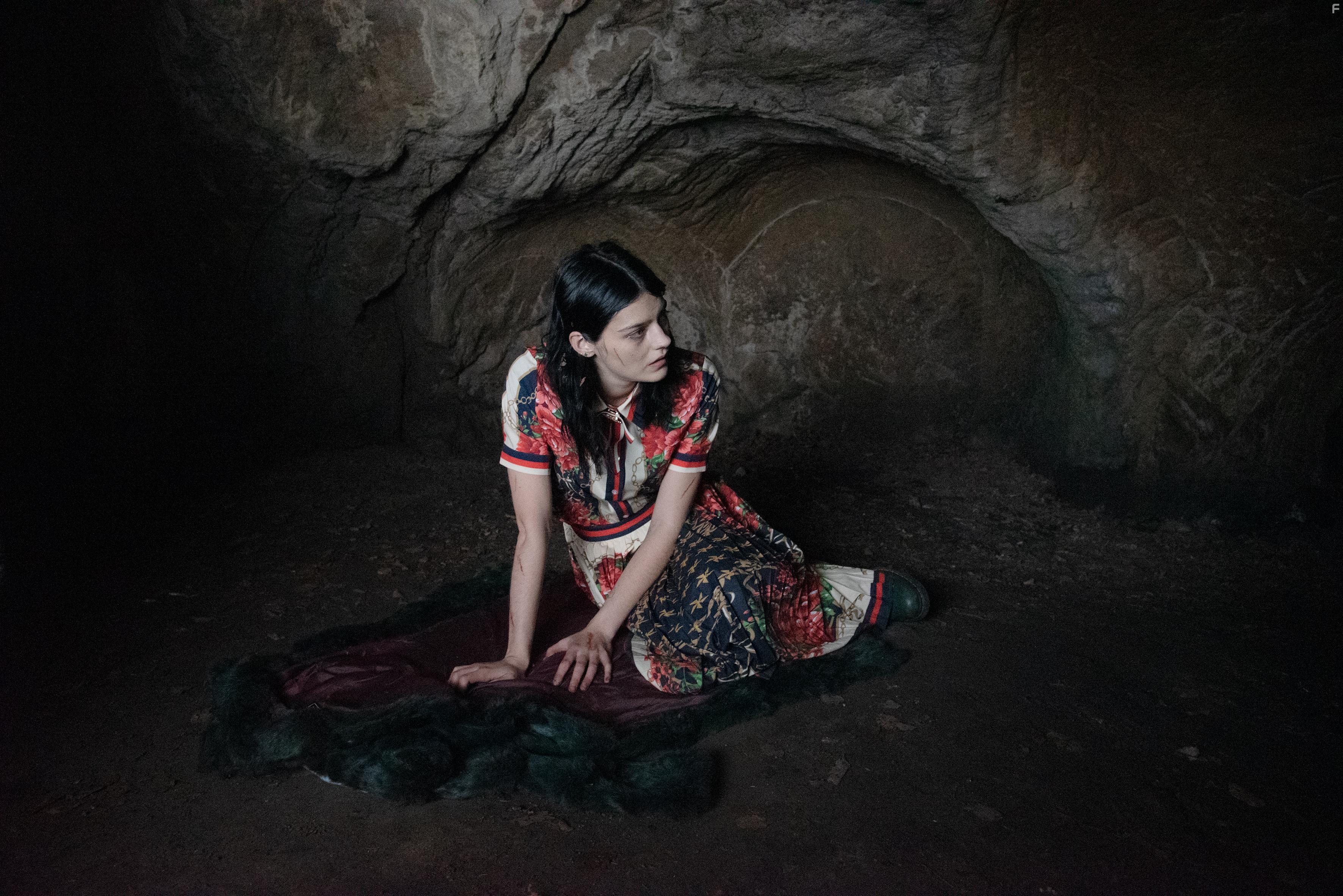 Amber Anderson in Skin Walker (2019)