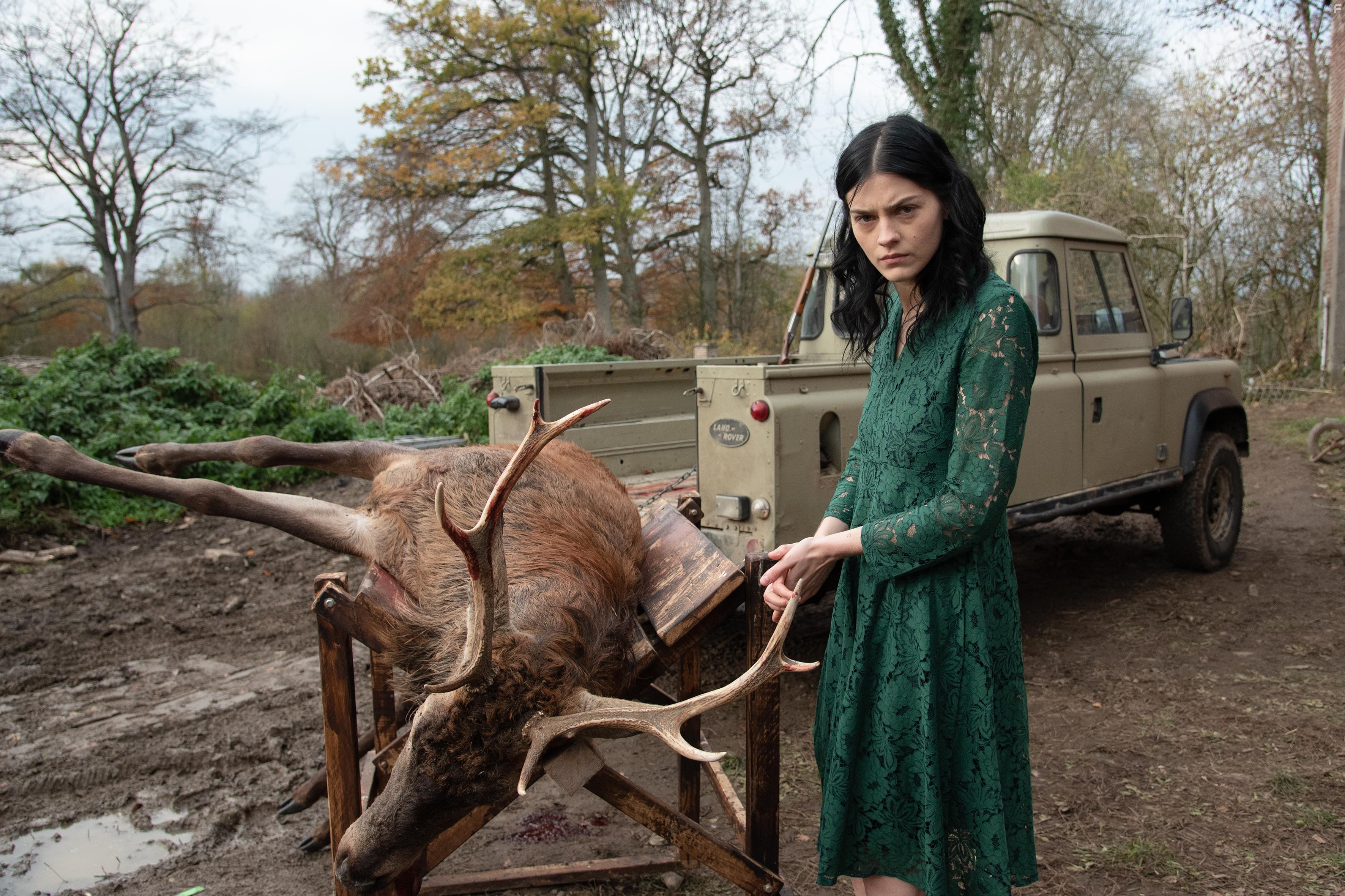 Amber Anderson in Skin Walker (2019)