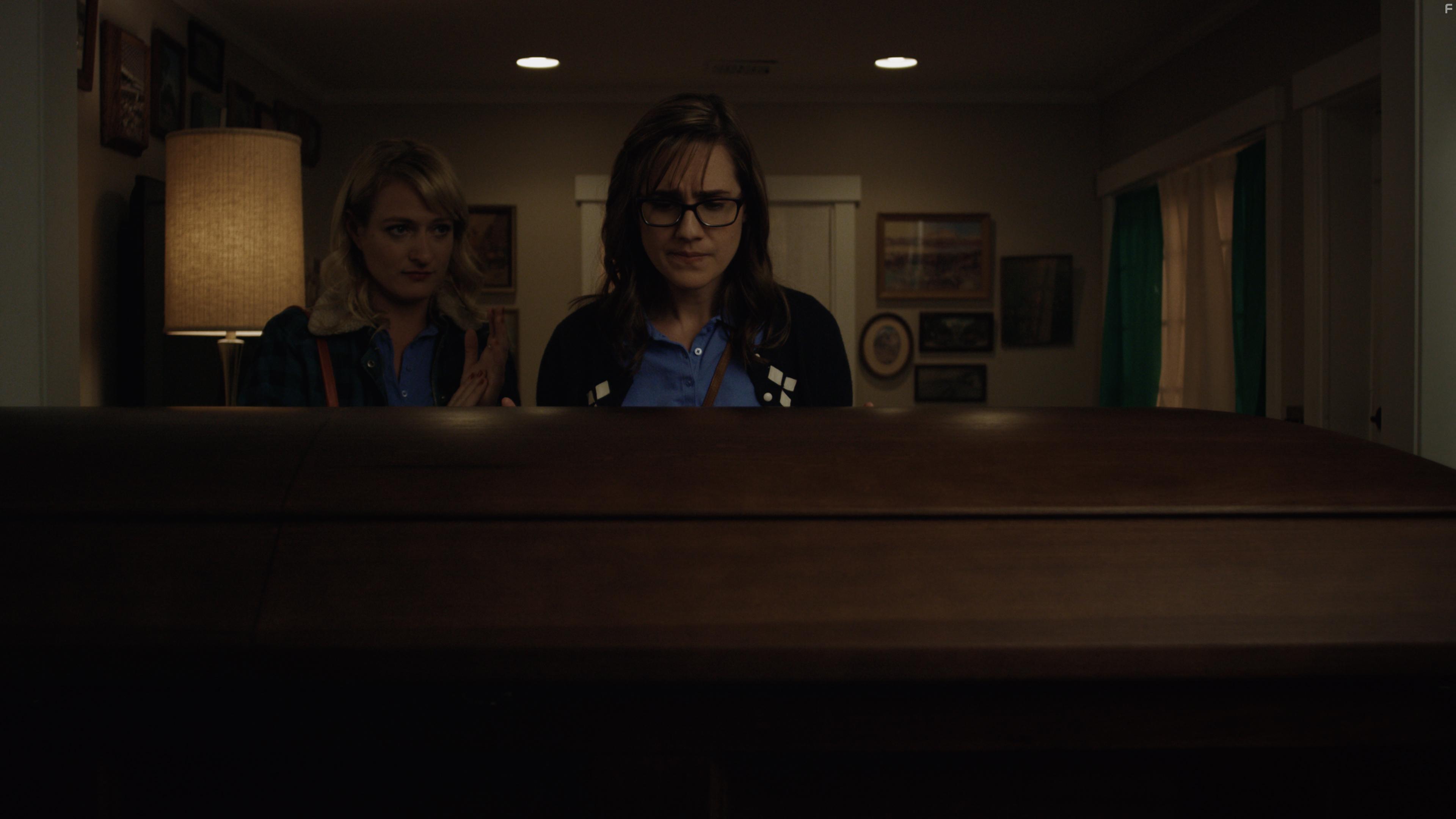 Jennifer Prediger and Rmy Bennett in Living Room Coffin (2018)
