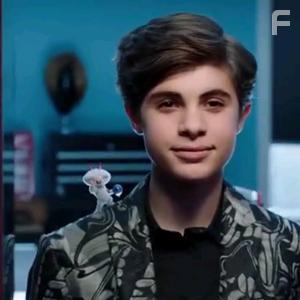 Hunter Dillon in Gabby Duran & The Unsittables: Who is Joey Panther? (2020)