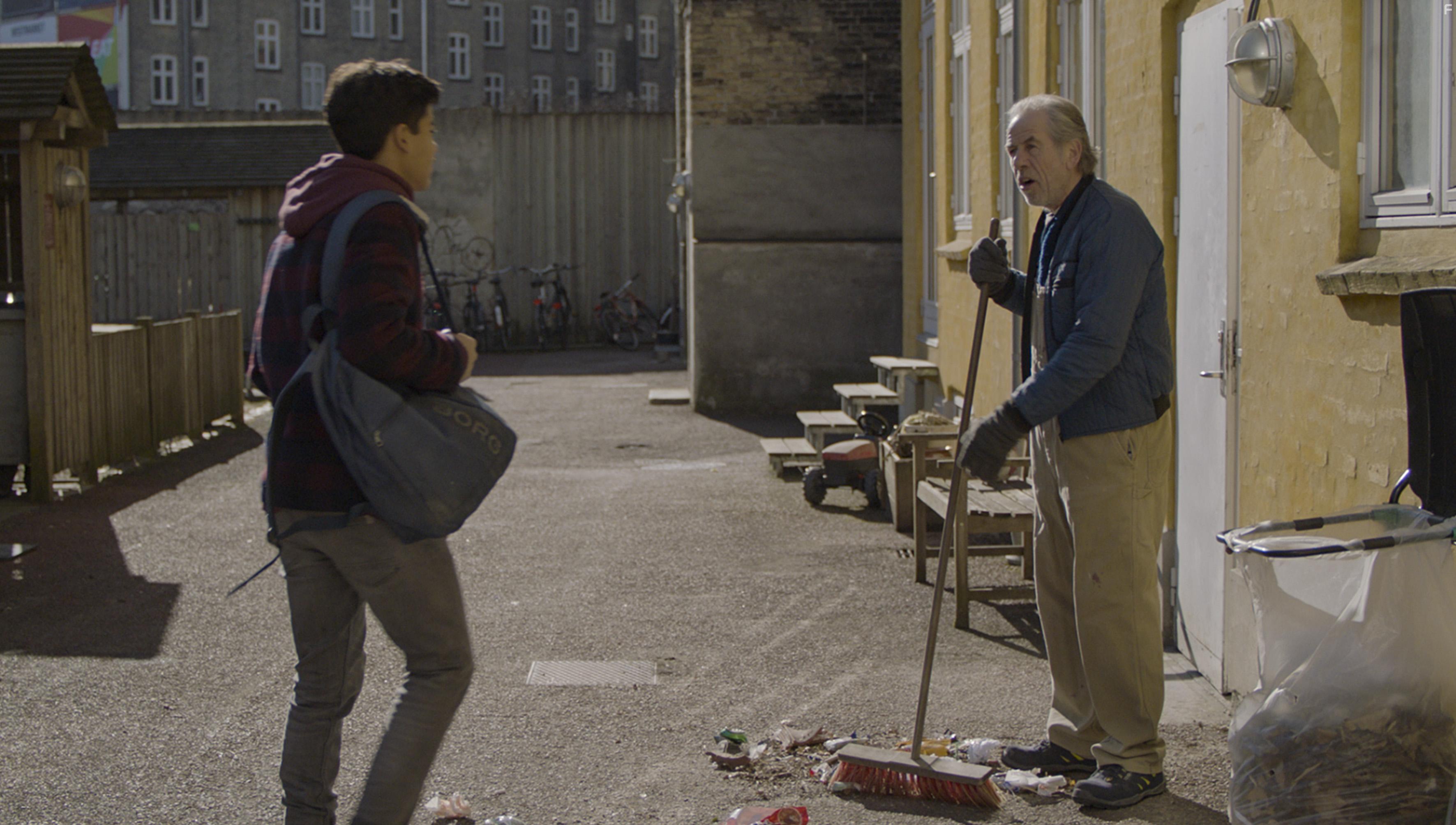 Torben Zeller and Hircano Soares in Iqbal & den indiske juvel (2018)
