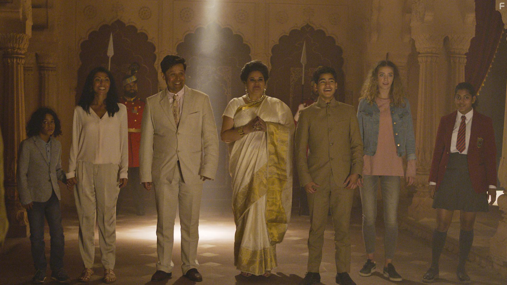Runi Lewerissa, Ellie Jokar, Liv Leman Brandorf, Hircano Soares, Moowgliie Duissara, Tine Rangan Thiesgaard, and Vidhi Christine Kastebo Hansen in Iqbal & den indiske juvel (2018)