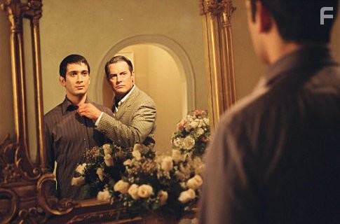Kyle MacLachlan and Jimi Mistry in Почти натурал (2004)