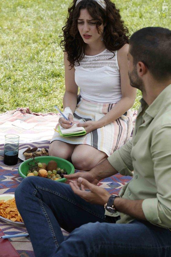 Berk Oktay and Seren Sirince in Iliski Durumu: Karisik (2015)