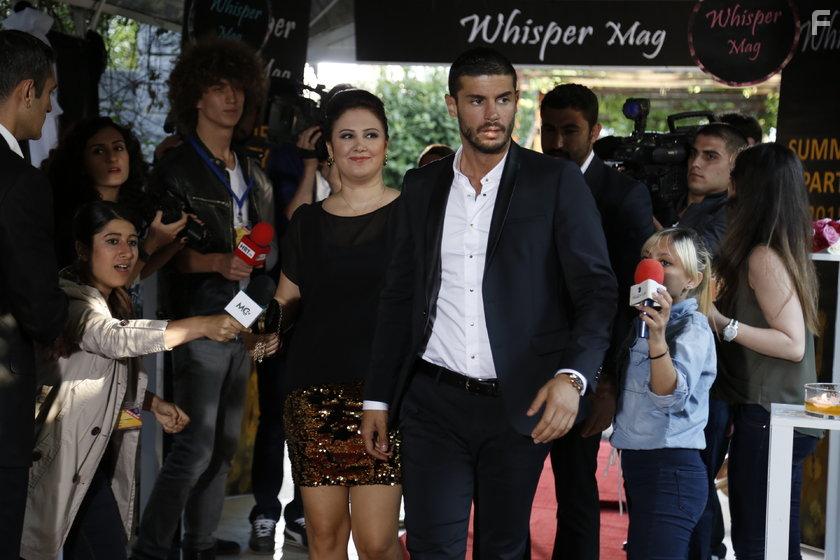 Glden Avsaroglu and Berk Oktay in Iliski Durumu: Karisik (2015)