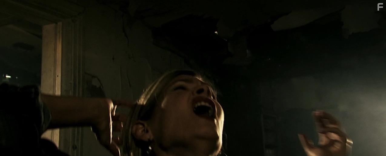 A Killer Awaits (2018)