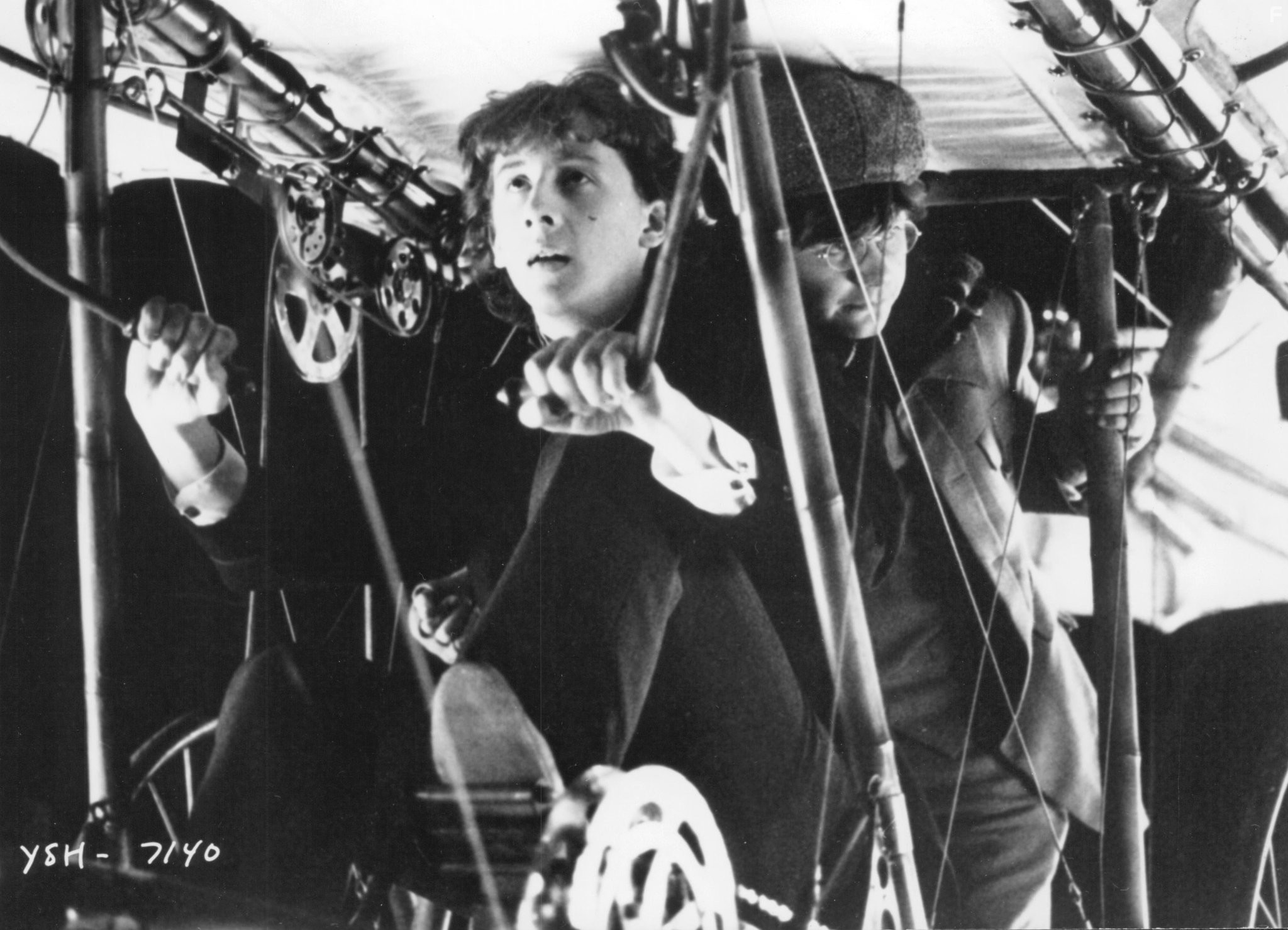 Alan Cox and Nicholas Rowe in Молодой Шерлок Холмс (1985)