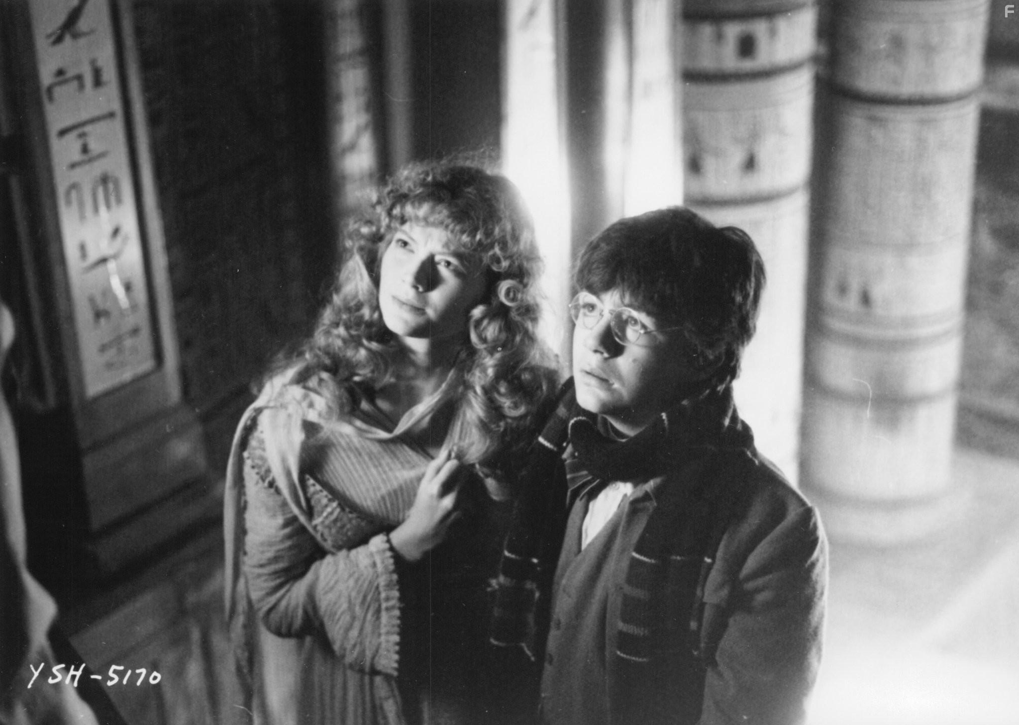 Sophie Ward and Alan Cox in Молодой Шерлок Холмс (1985)