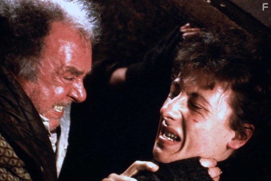 Freddie Jones and Nicholas Rowe in Молодой Шерлок Холмс (1985)