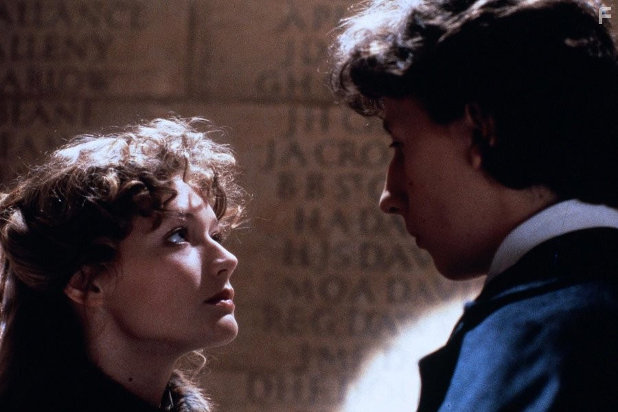 Sophie Ward and Nicholas Rowe in Молодой Шерлок Холмс (1985)
