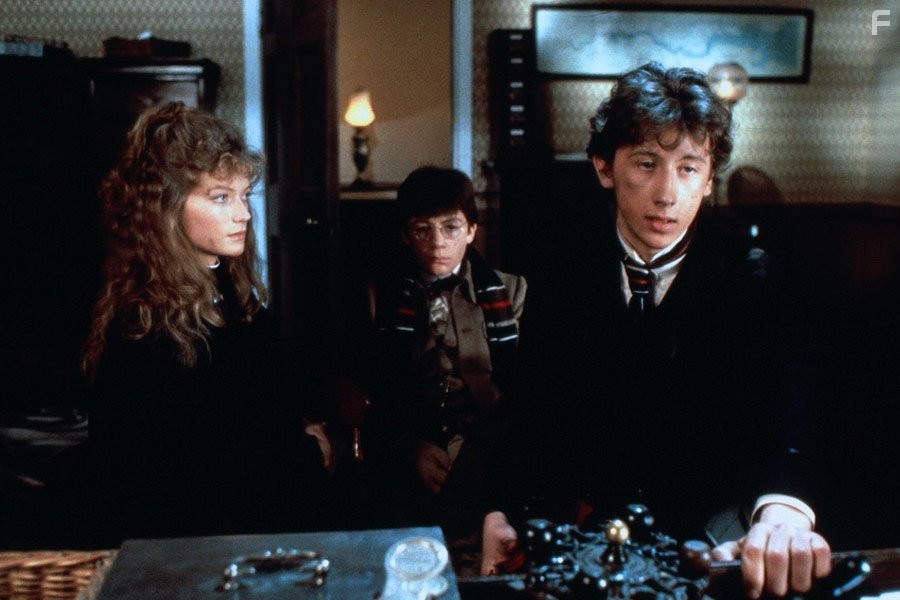 Sophie Ward, Alan Cox, and Nicholas Rowe in Молодой Шерлок Холмс (1985)