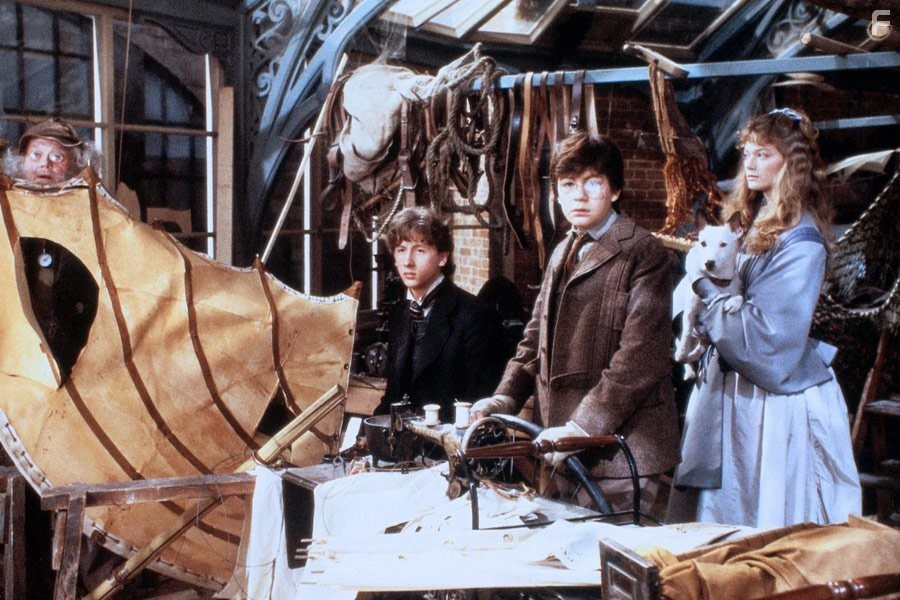 Sophie Ward, Alan Cox, and Nicholas Rowe in Молодой Шерлок Холмс (1985)