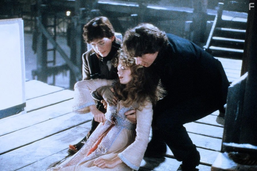 Sophie Ward, Alan Cox, and Nicholas Rowe in Молодой Шерлок Холмс (1985)