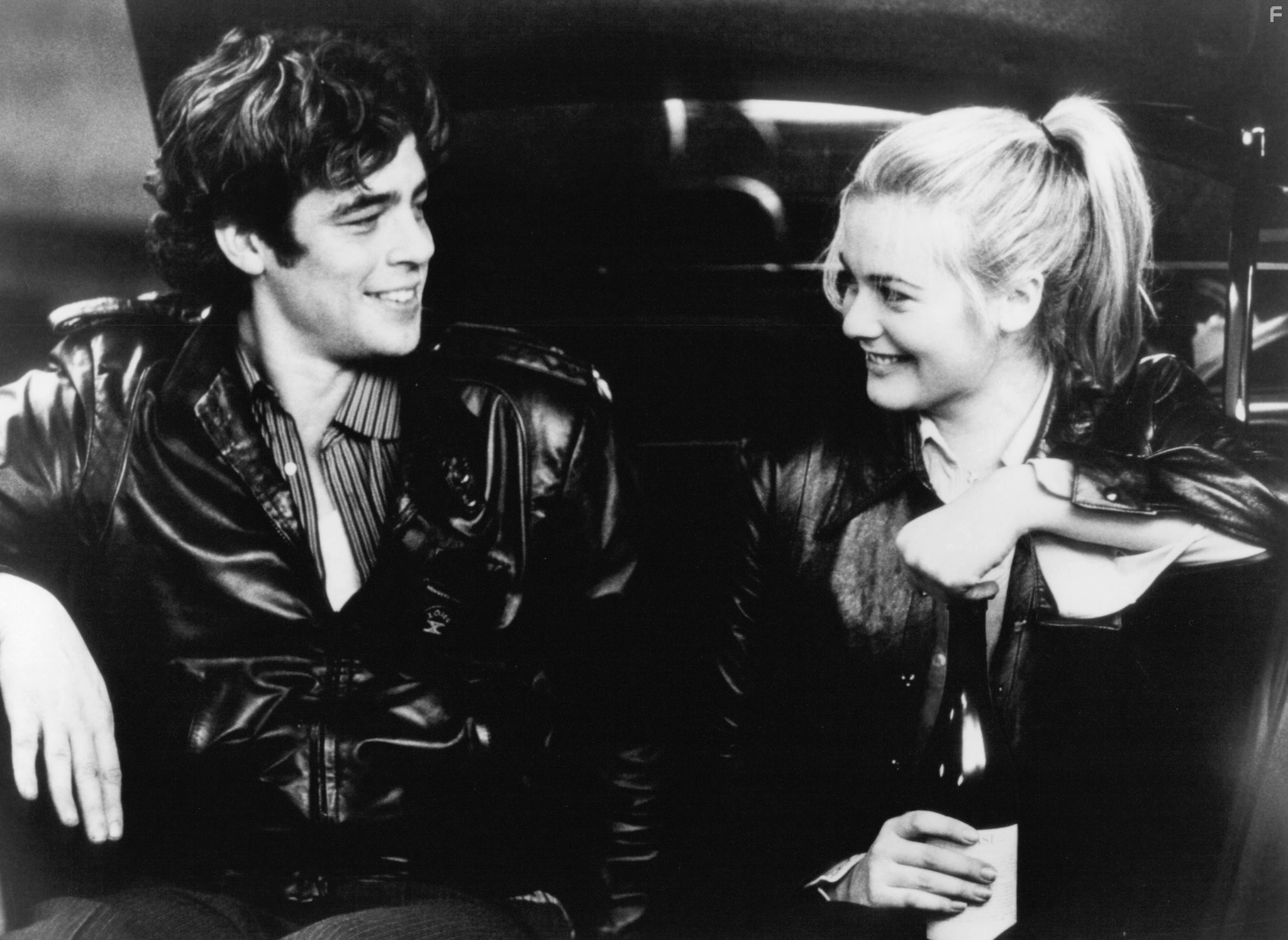 Alicia Silverstone and Benicio Del Toro in Лишний багаж (1997)