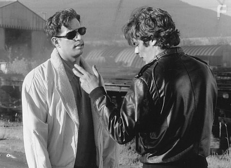 Harry Connick Jr. and Benicio Del Toro in Лишний багаж (1997)