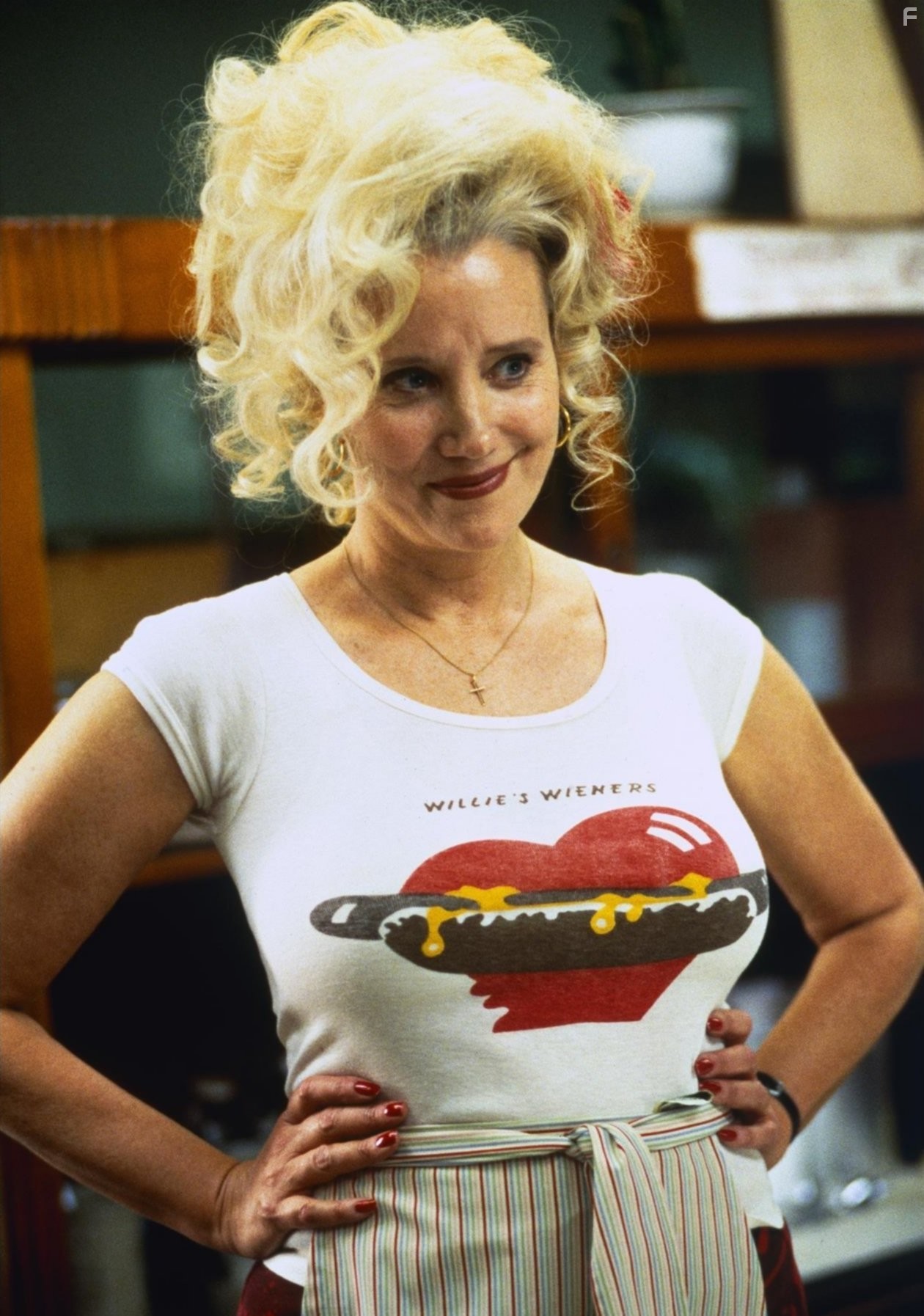 Sally Kirkland in Лишний багаж (1997)