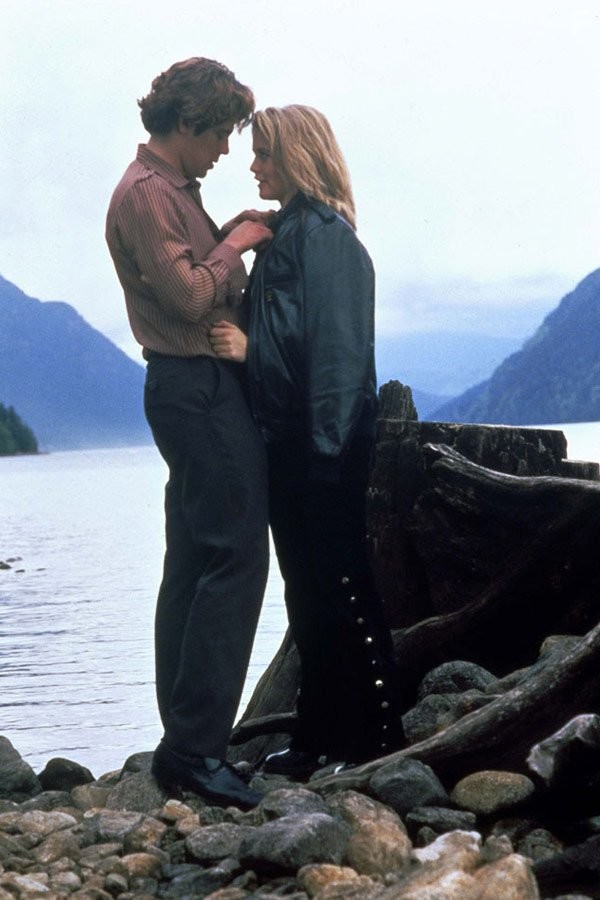 Alicia Silverstone and Benicio Del Toro in Лишний багаж (1997)