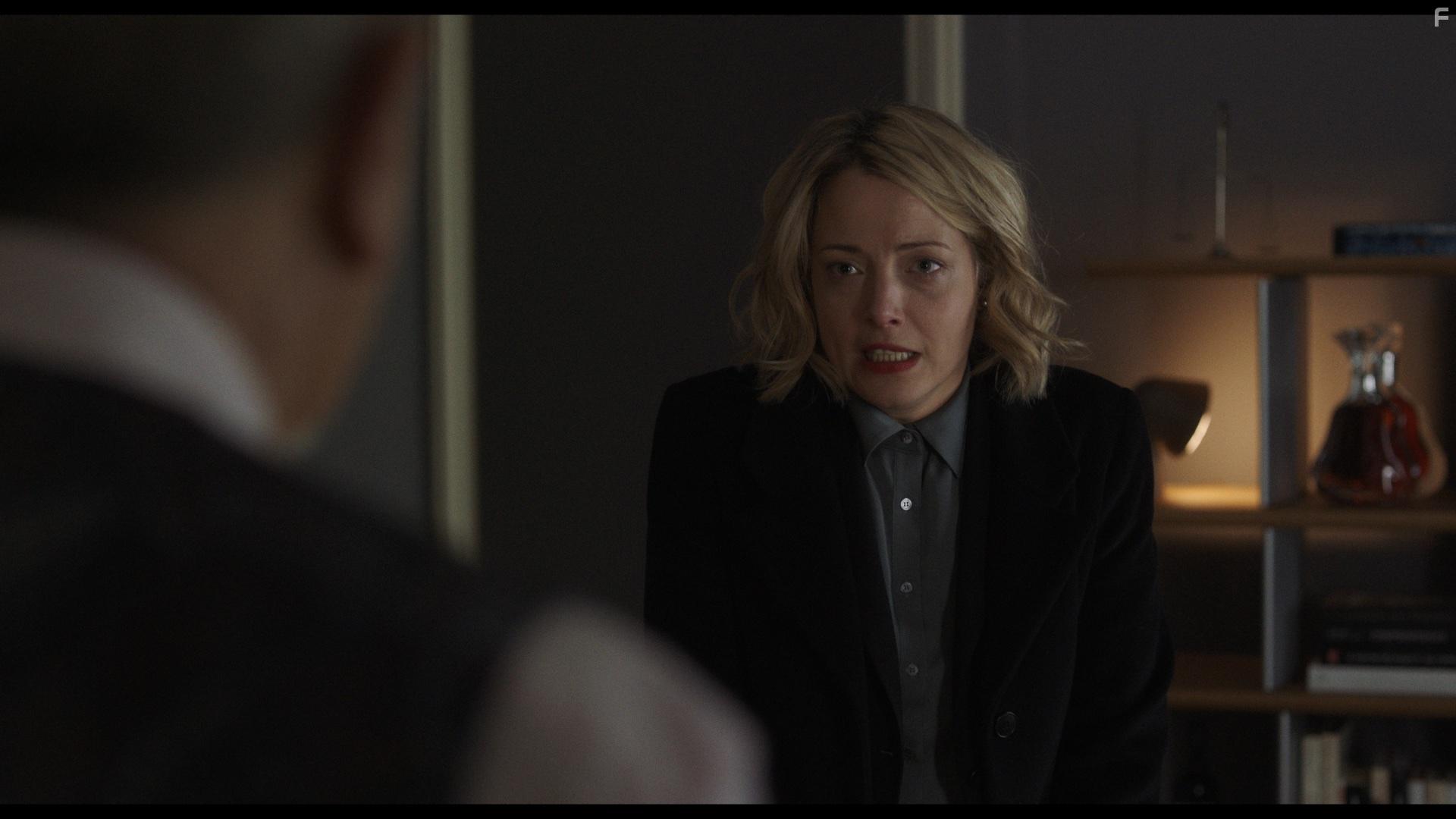 Laura Sepul in Quartier des Banques (2017)