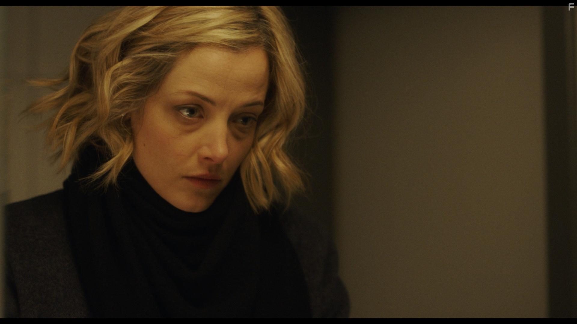 Laura Sepul in Quartier des Banques (2017)