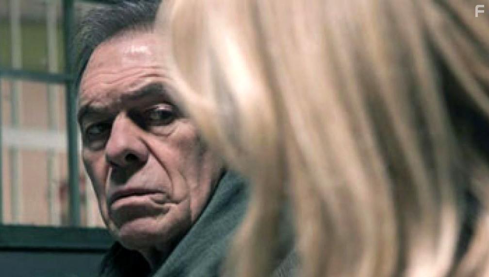 Cecilia Roth and Miguel ngel Sol in Crmenes de familia (2020)