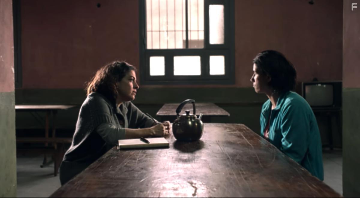 Paola Barrientos and Yanina vila in Crmenes de familia (2020)