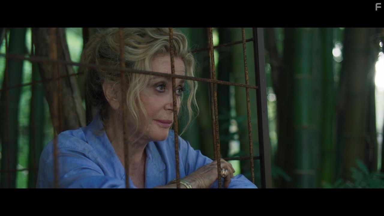 Catherine Deneuve in Terrible jungle (2020)