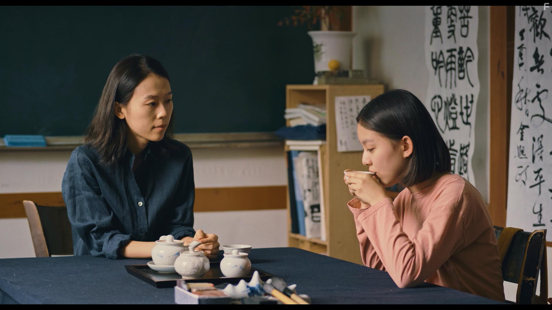 Ji-hu Park and Sae-byeok Kim in Beol-sae (2018)