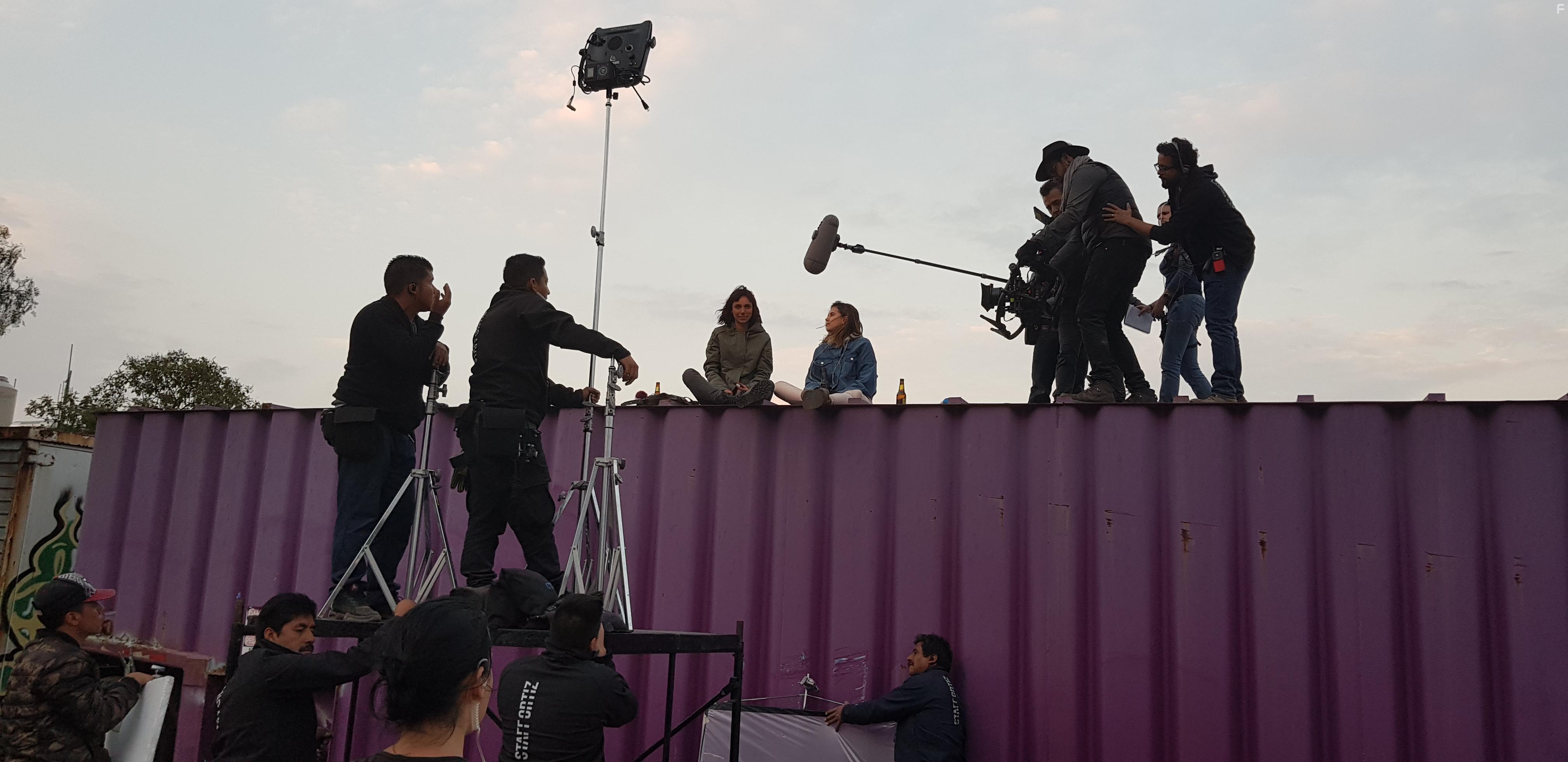 Natalia Tllez and Paulina Goto in Veinteaera: Divorciada y Fantstica (2020)