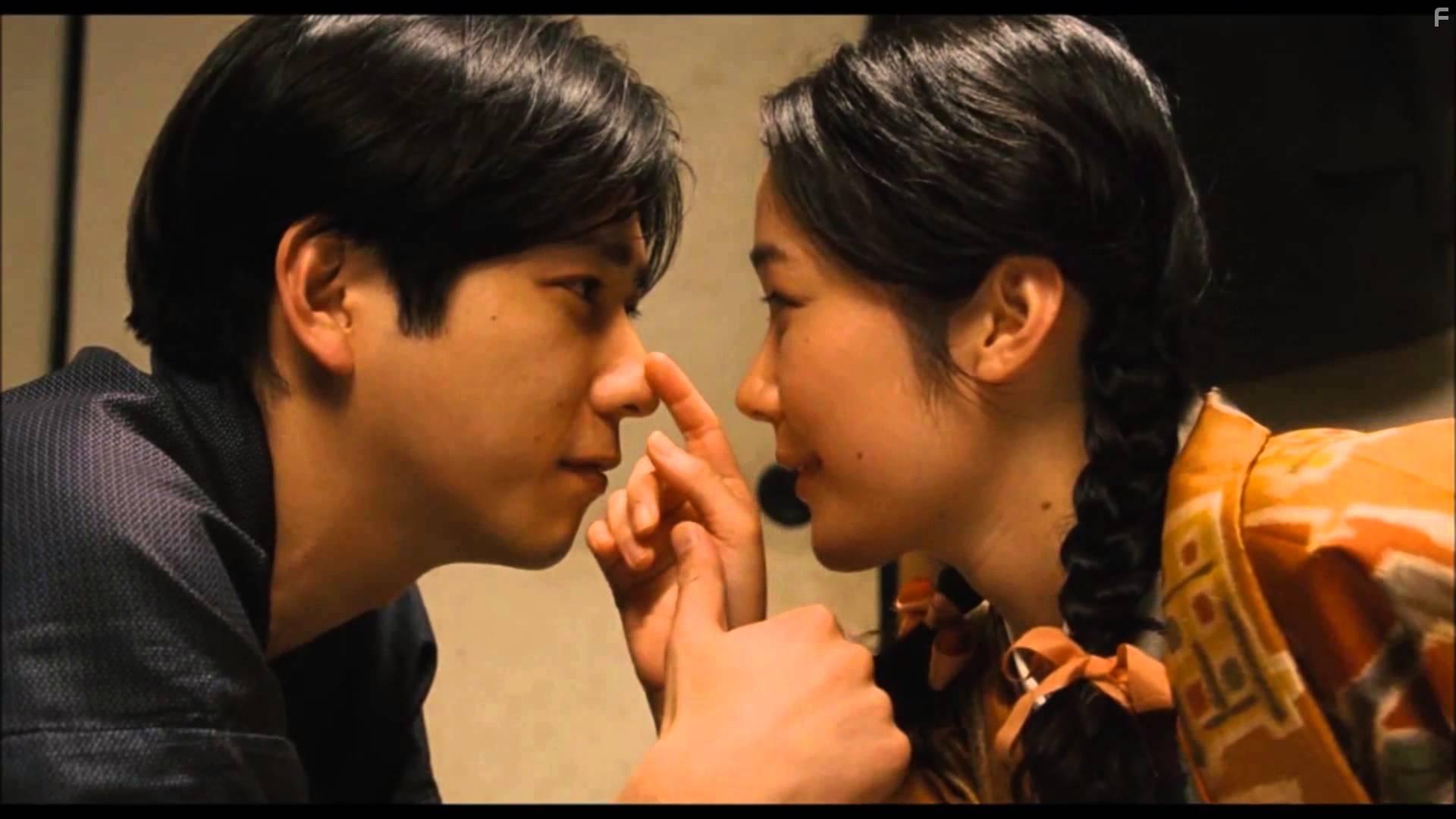 Kazunari Ninomiya and Haru Kuroki in Haha to kuraseba (2015)