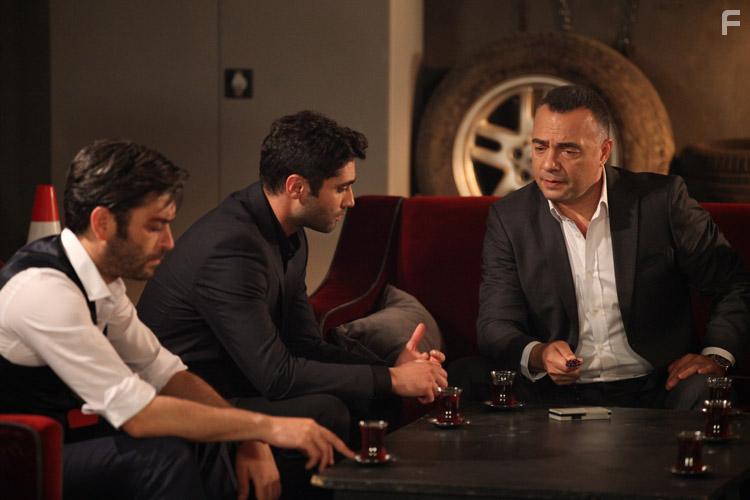 Oktay Kaynarca, Ozan Akbaba, and Yunus Emre Yildirimer in Eskiya Dnyaya Hkmdar Olmaz (2015)