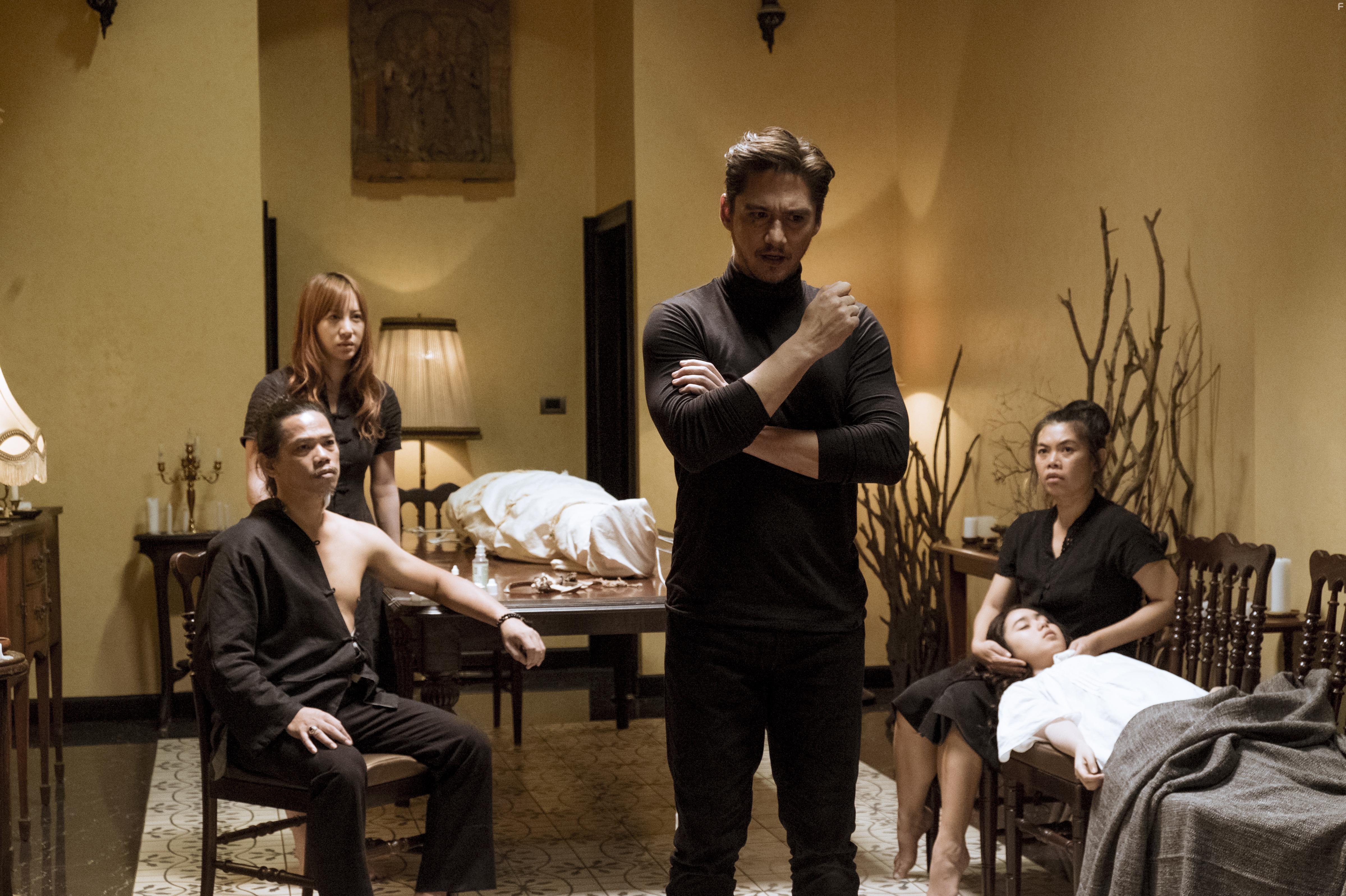 Ananda Everingham, Teerawat Mulvilai, Natthaweeranuch Thongmee, Jarunun Phantachat, and Ploy Sornarin in Singsu (2018)