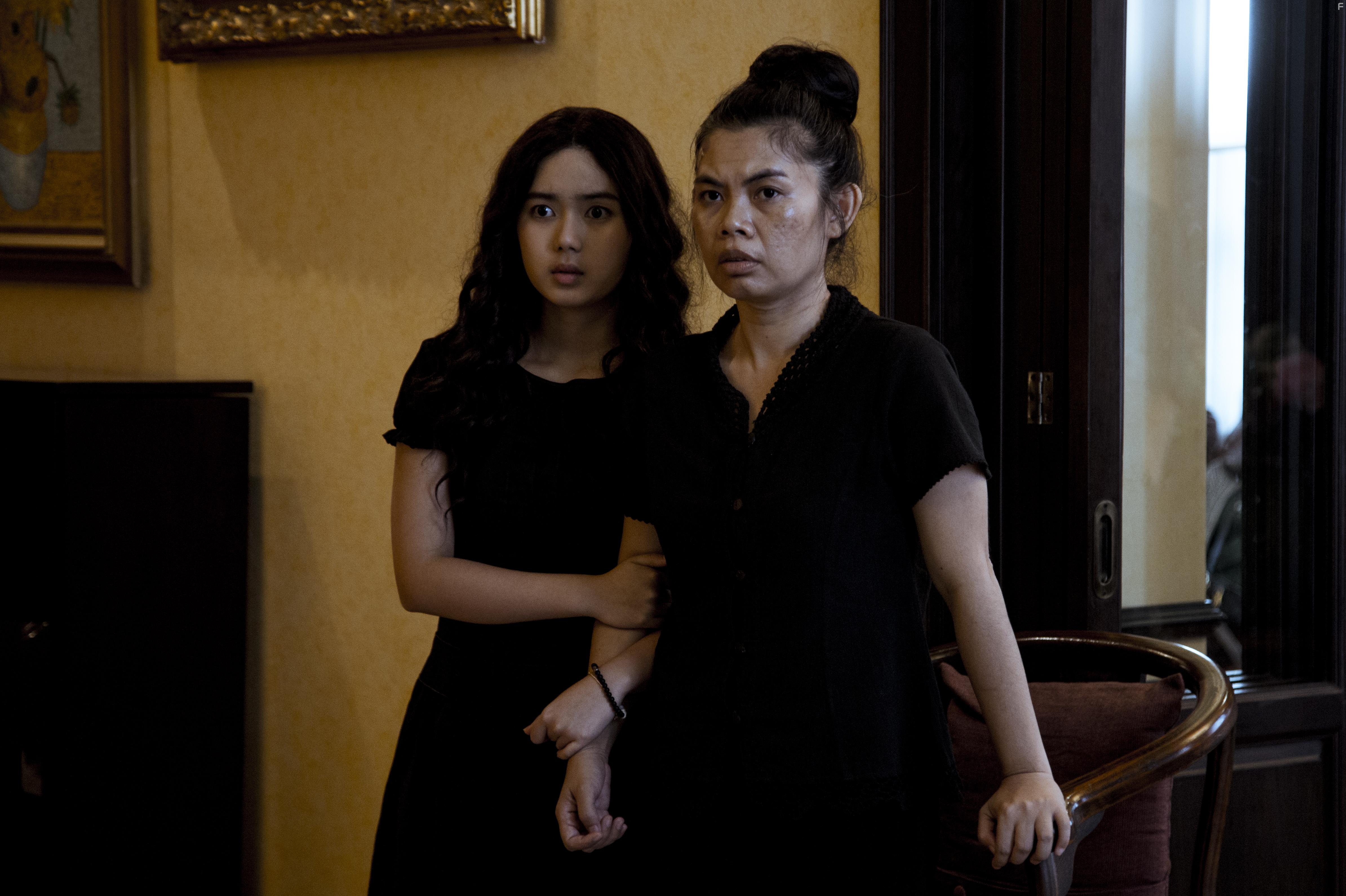 Jarunun Phantachat and Ploy Sornarin in Singsu (2018)
